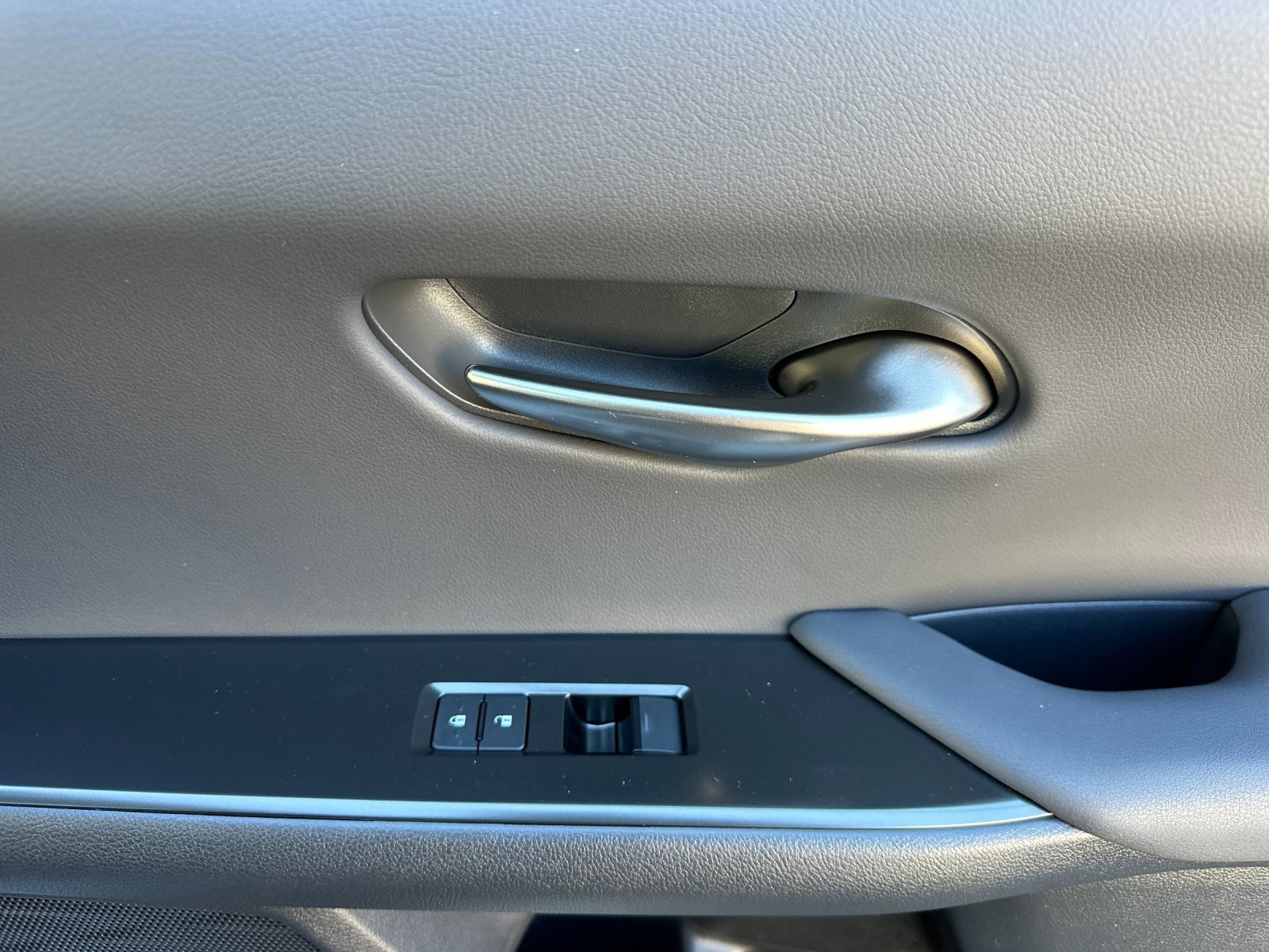 Used 2025 Lexus UX 300h AWD image 19