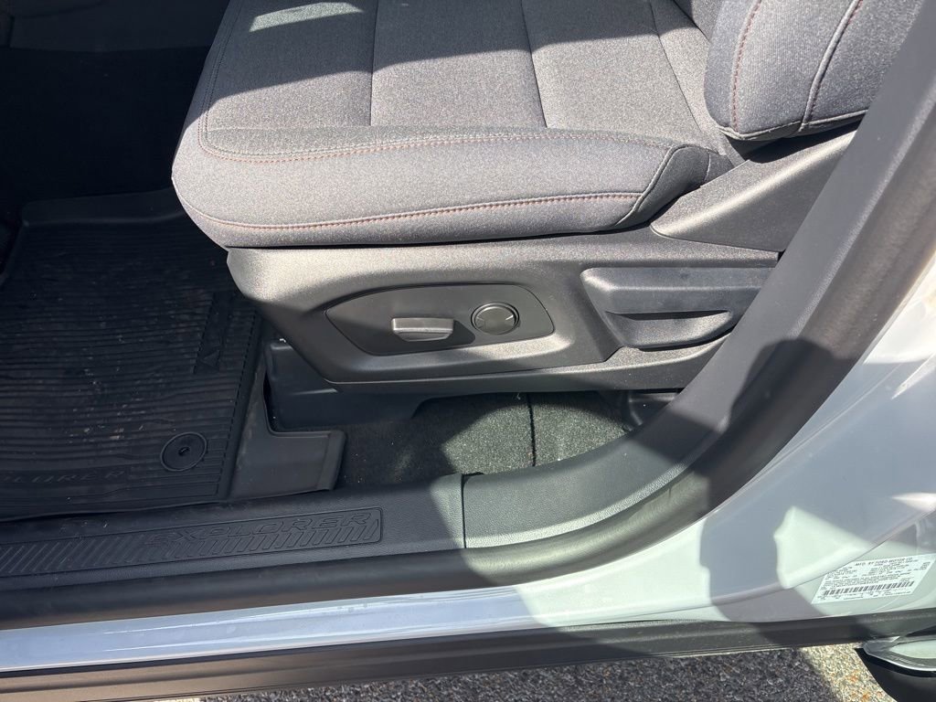New 2026 Ford Explorer Active RWD image 16
