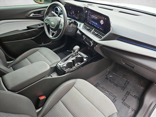 Used 2025 Chevrolet Trax LT w/ LT Convenience Package FWD image 27