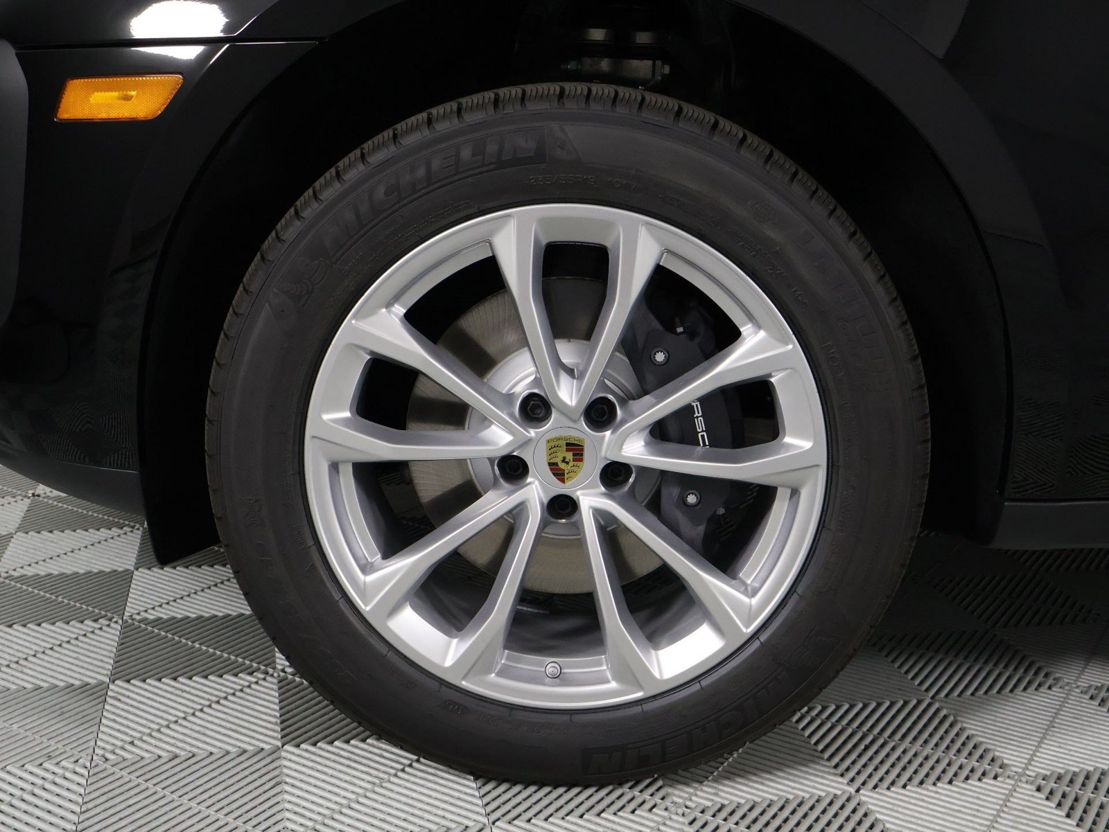 New 2026 Porsche Macan AWD/4WD image 17