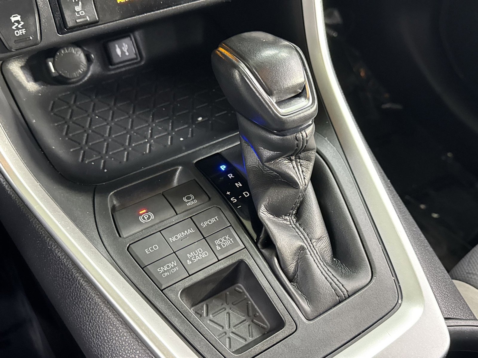 Used 2019 Toyota RAV4 XLE w/ Convenience Package image 26