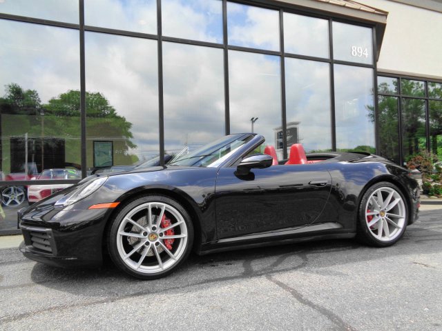 Used 2021 Porsche 911 Carrera RWD image 2