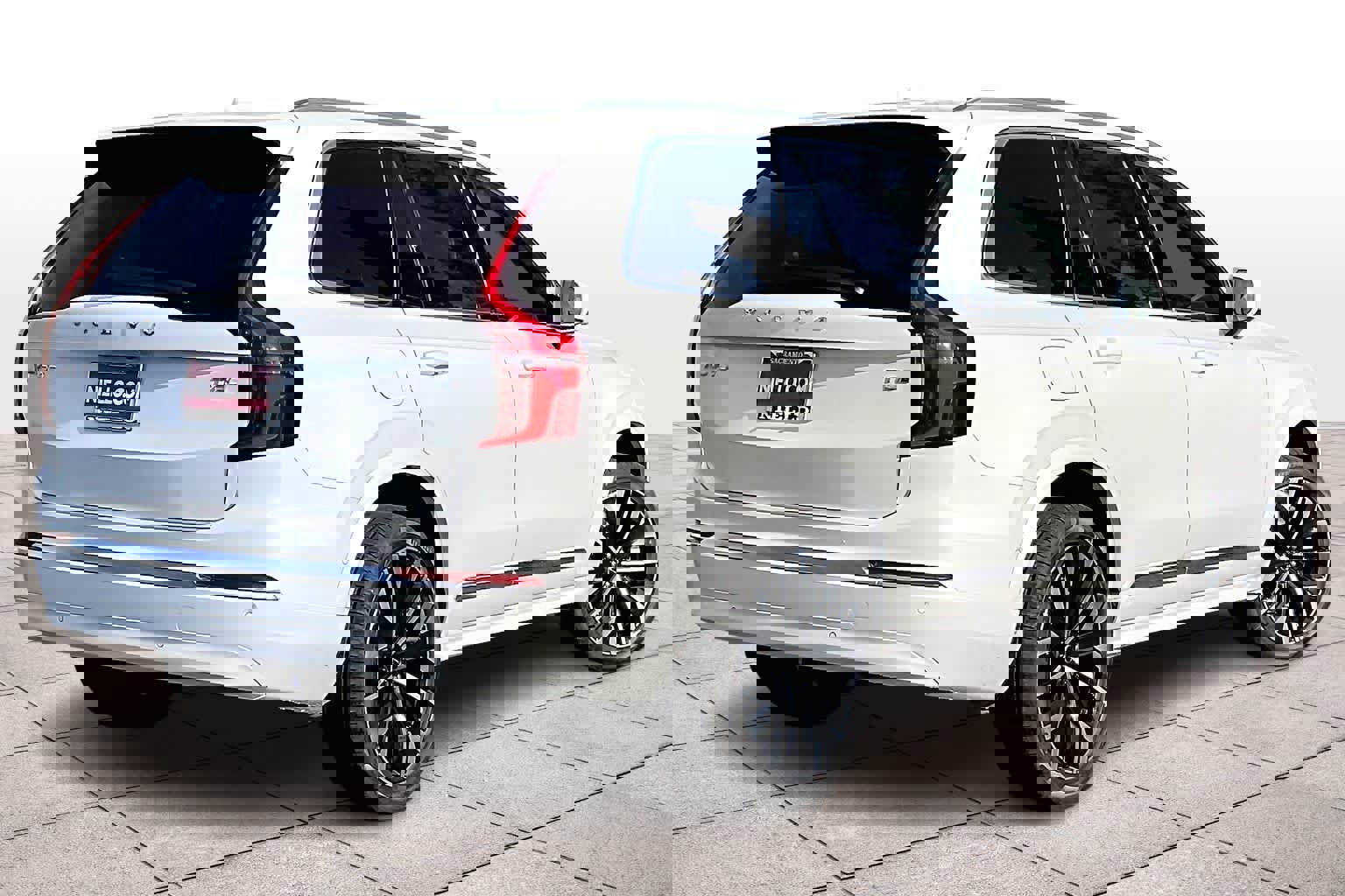 New 2026 Volvo XC90 T8 Plus image 4