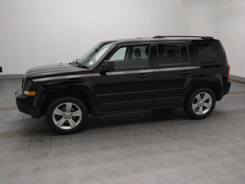 Used 2016 Jeep Patriot Latitude FWD image 2