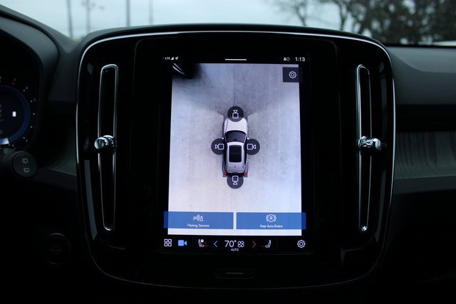 Used 2025 Volvo XC40 B5 Plus image 23