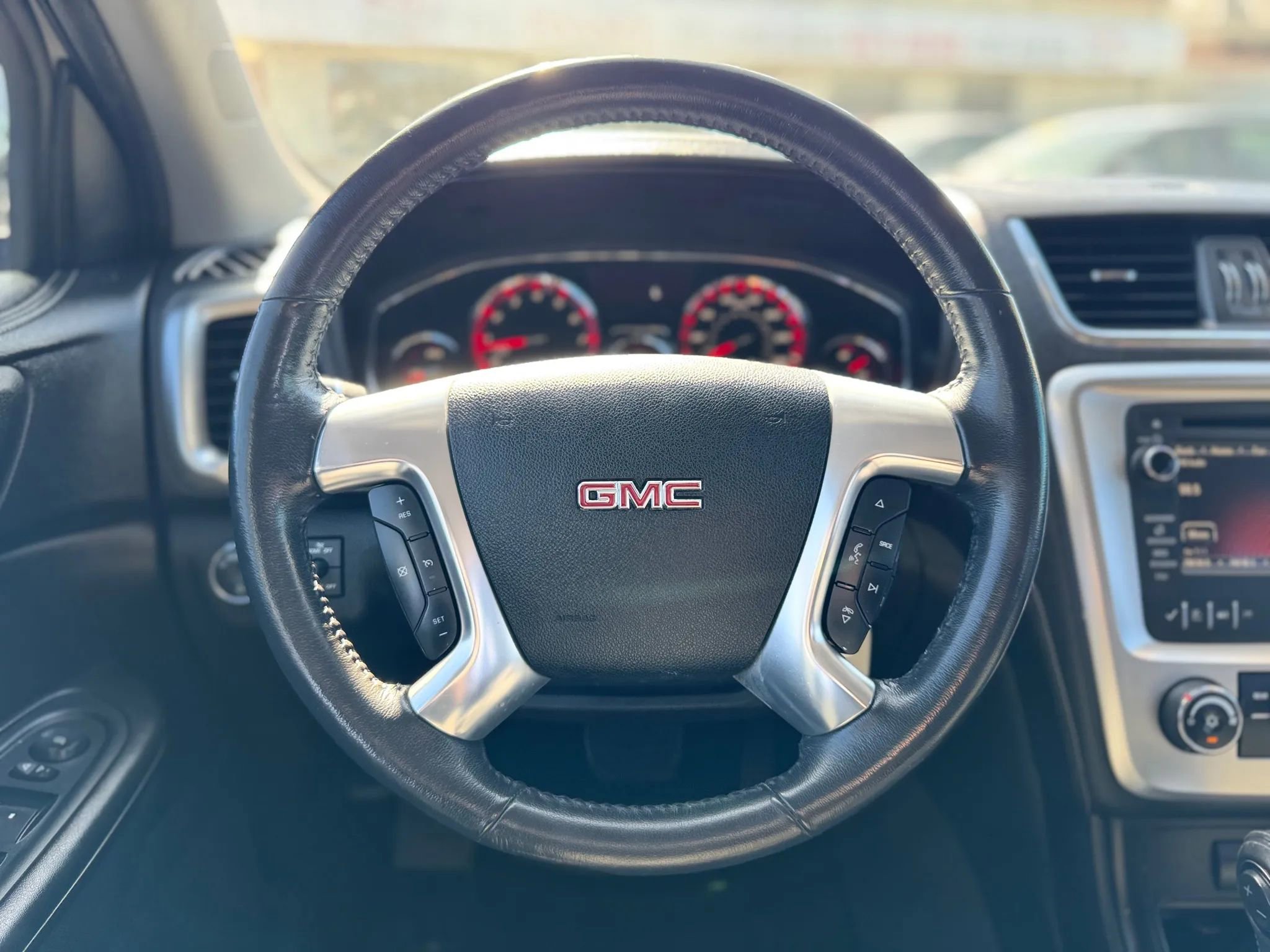 Used 2016 GMC Acadia SLE image 18