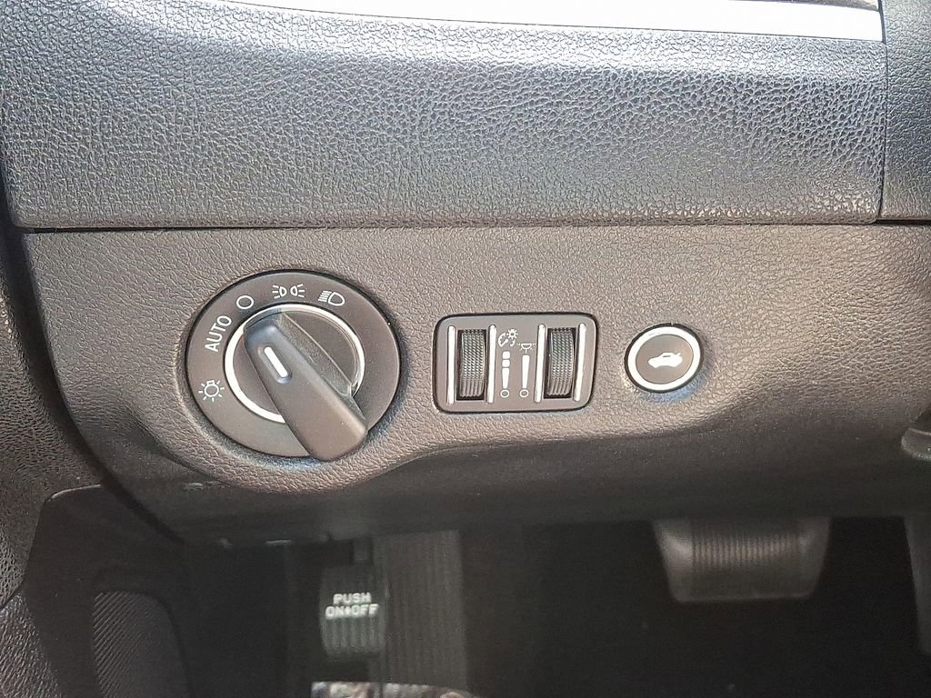 Used 2016 Chrysler 300 Limited image 24