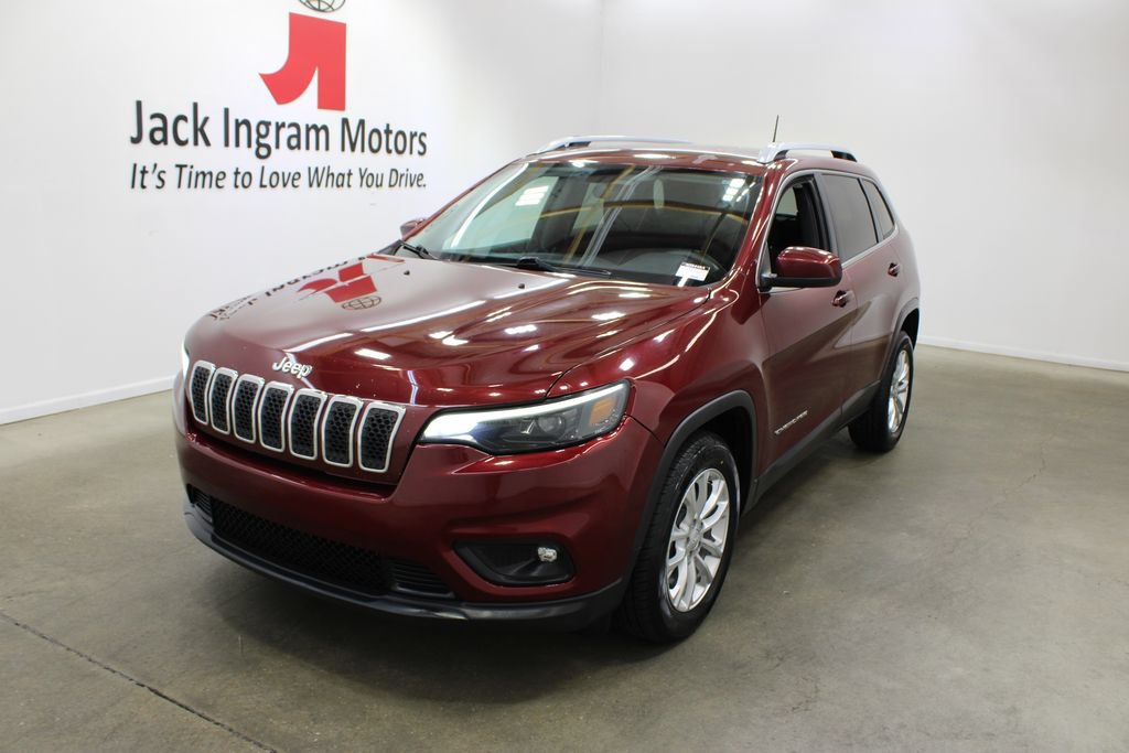 Used 2019 Jeep Cherokee Latitude w/ Popular Appearance Group FWD image 2