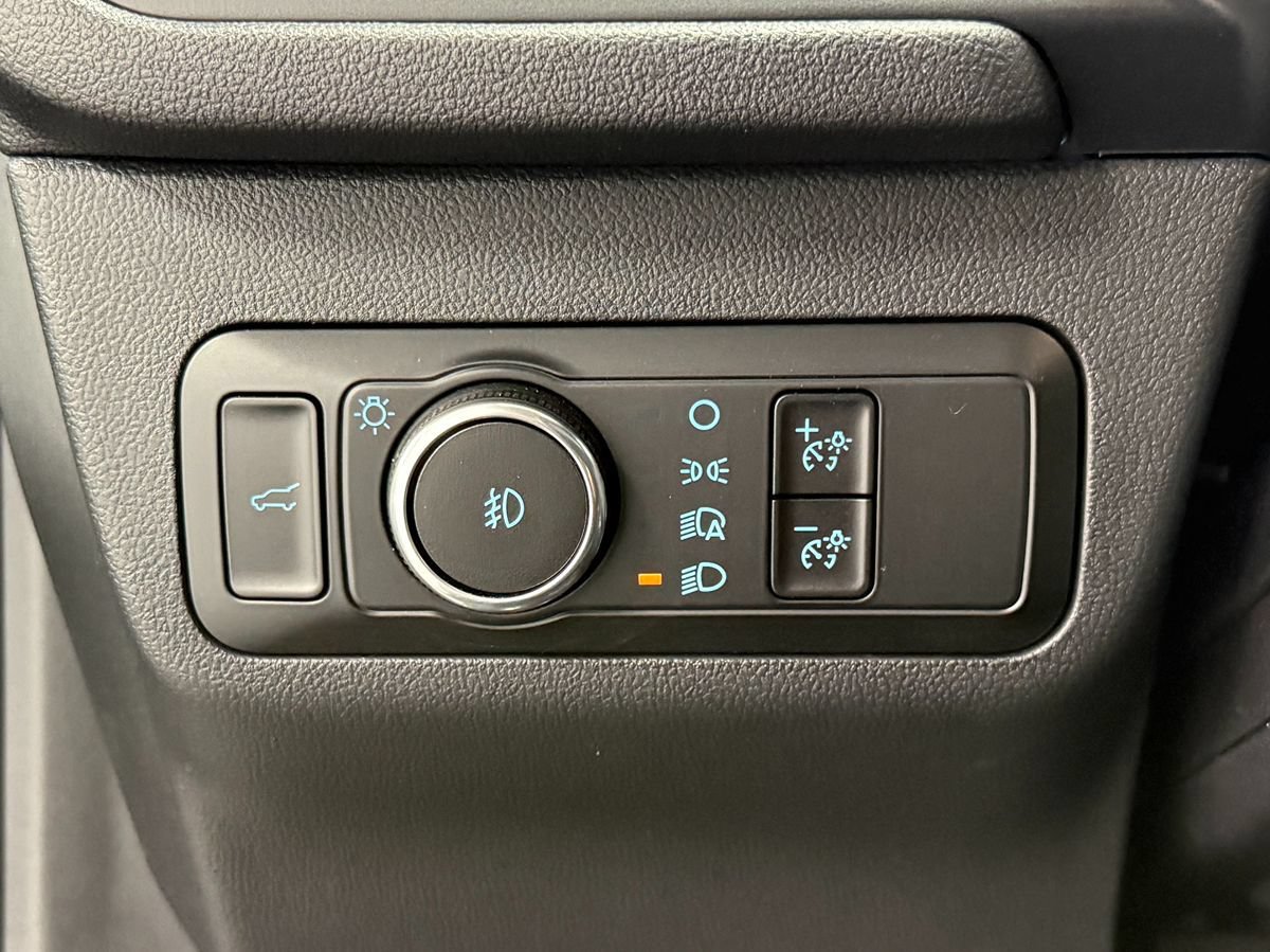 Used 2025 Ford Escape Platinum AWD/4WD image 18
