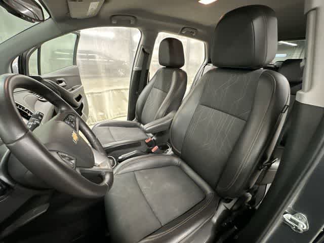 Used 2019 Chevrolet Trax LT w/ LT Convenience Package image 16