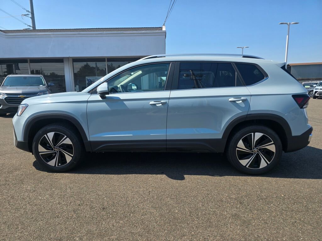 New 2025 Volkswagen Taos SE image 7