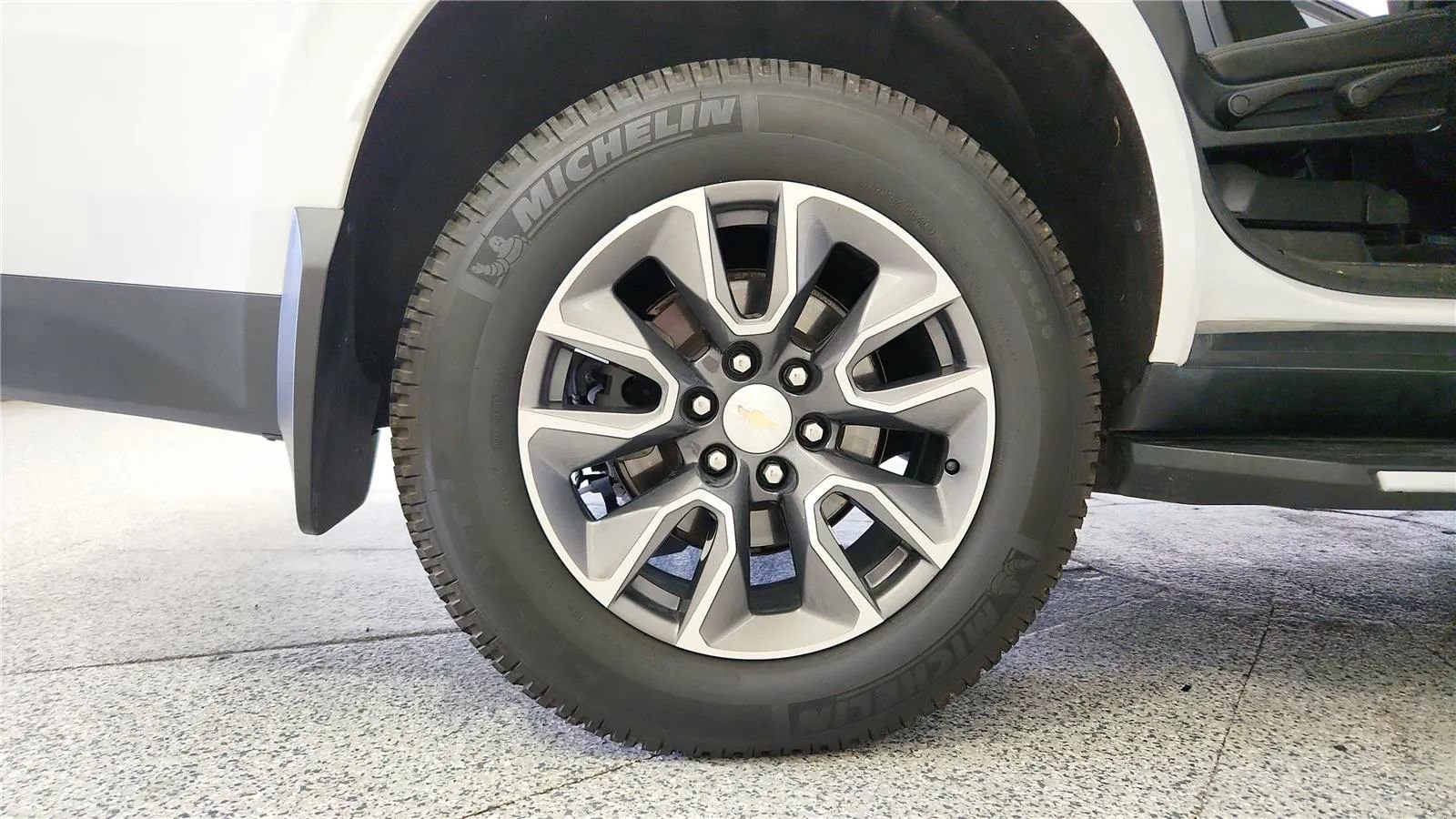 Used 2021 Chevrolet Tahoe LT w/ LT Signature Plus Package AWD/4WD image 13