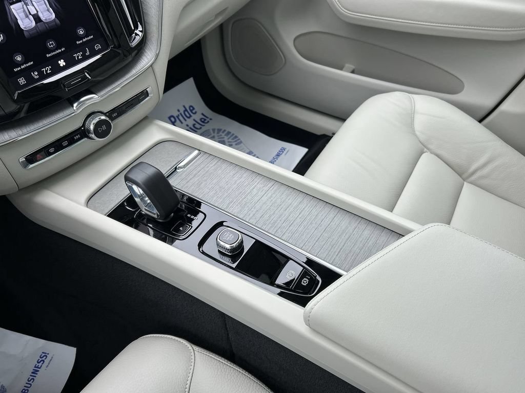 Certified 2024 Volvo XC60 T8 Plus w/ Climate Package AWD/4WD image 22