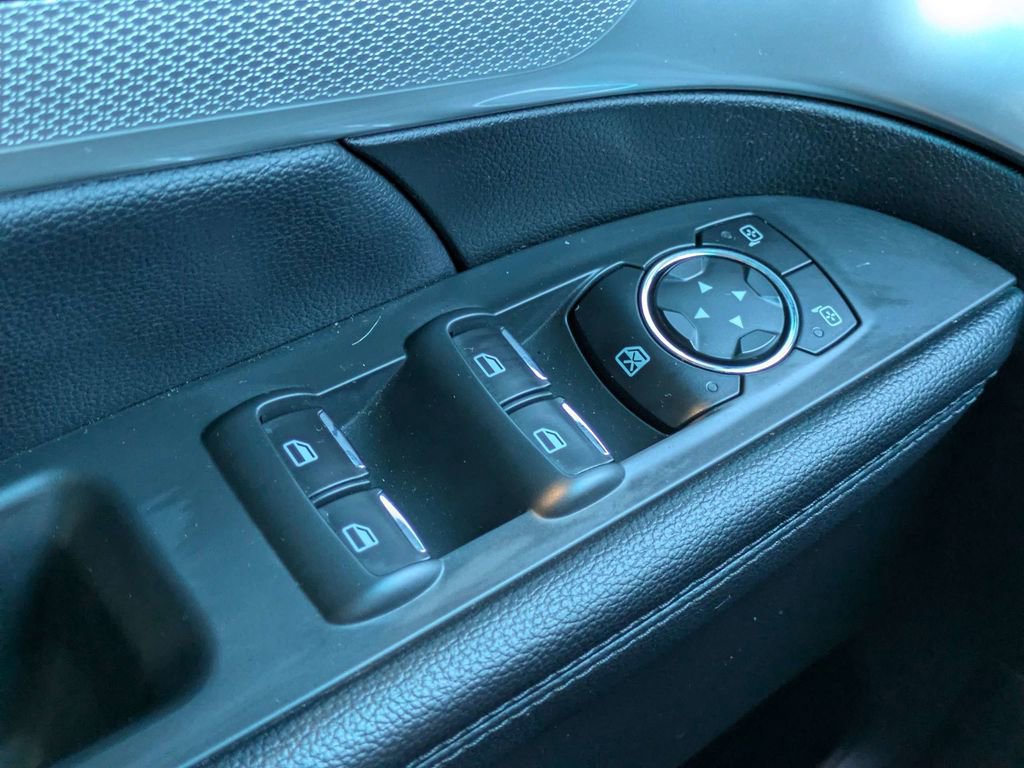 Used 2017 Ford Explorer XLT w/ Equipment Group 202A FWD image 21