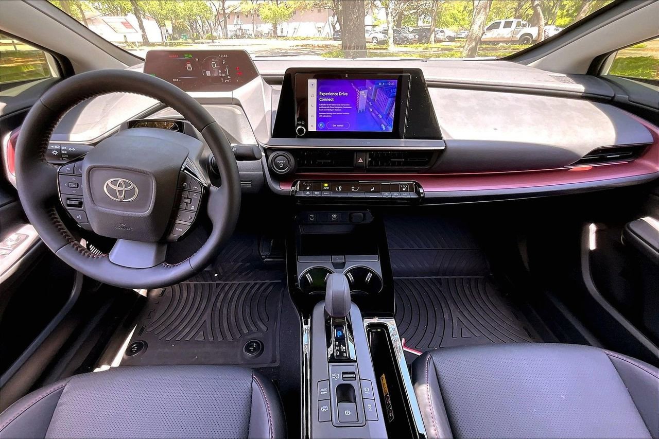 Used 2026 Toyota Prius Plug-In Hybrid image 7