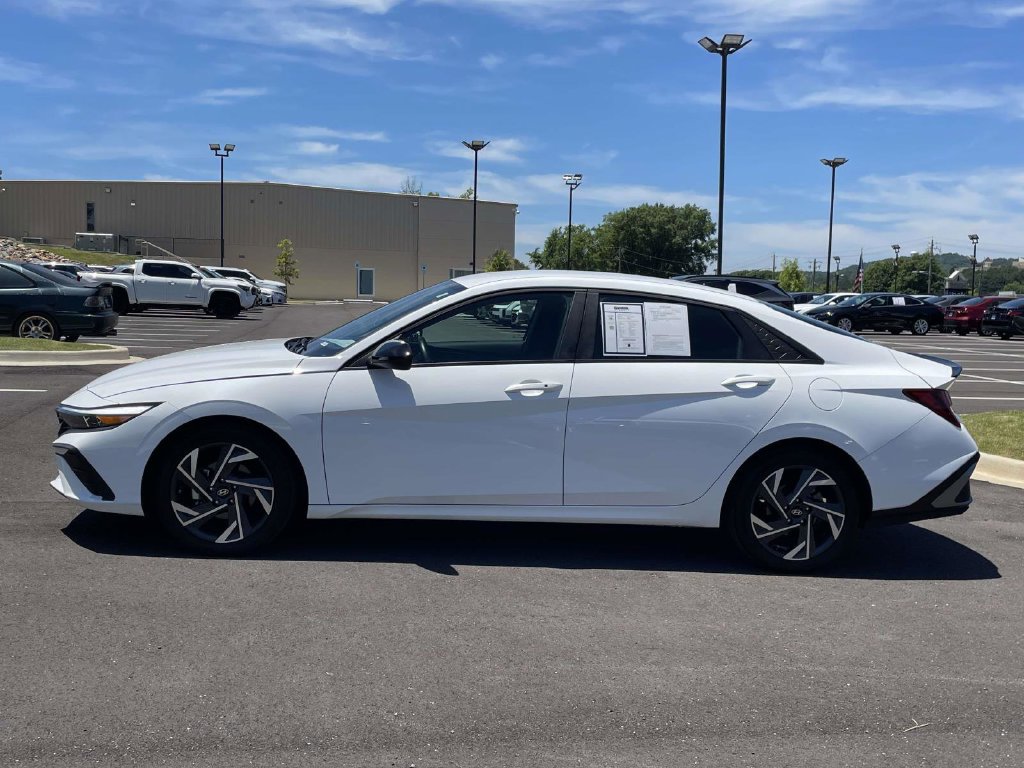 Used 2025 Hyundai Elantra Sport FWD image 6