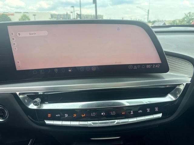 Used 2024 Cadillac Lyriq Luxury AWD/4WD image 7