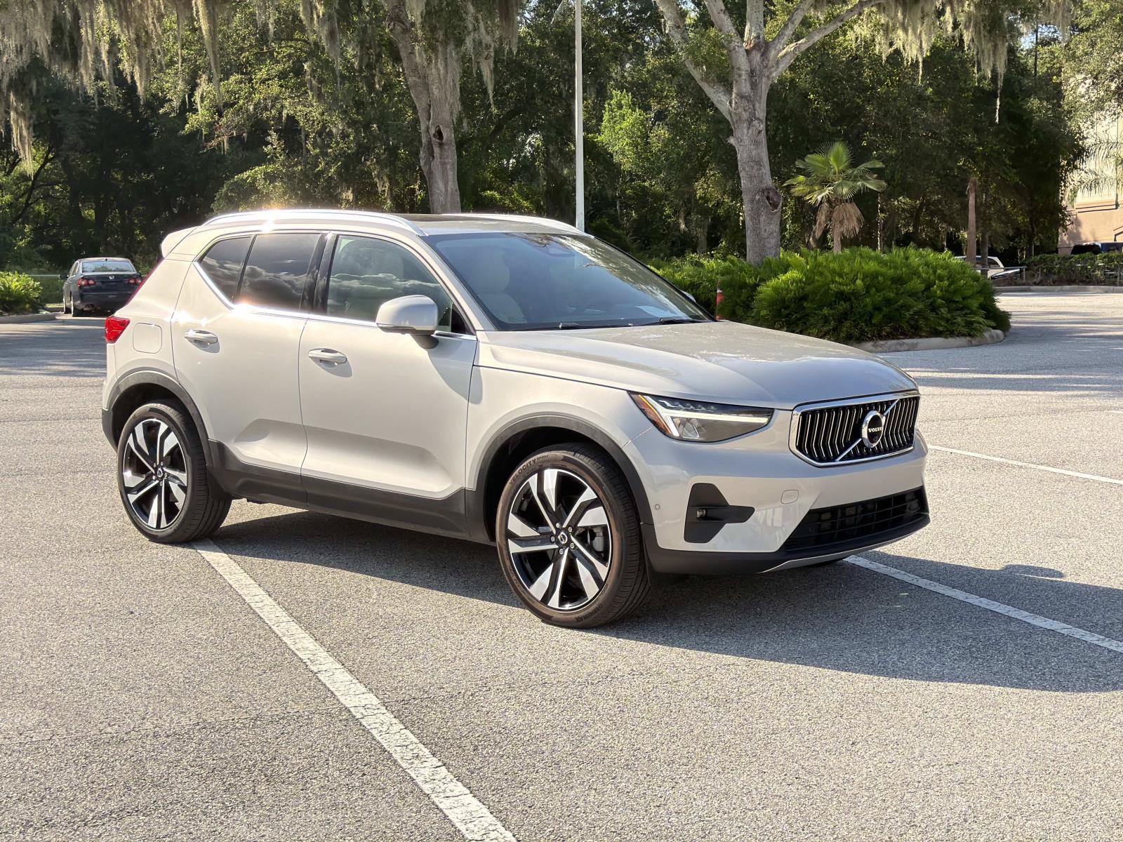 Used 2023 Volvo XC40 B5 Ultimate w/ Protection Package Premier AWD/4WD image 2