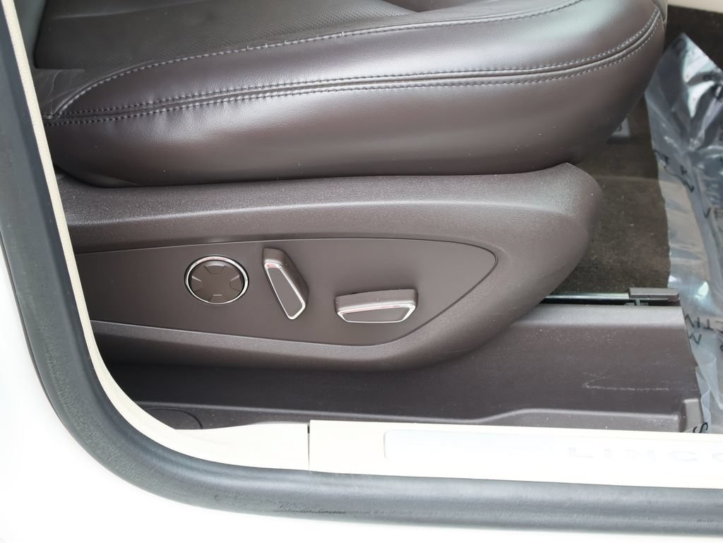 Used 2019 Lincoln MKC Select w/ Select Plus Package FWD image 9