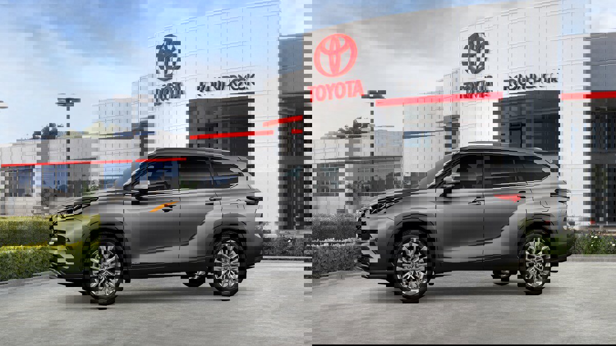 New 2026 Toyota Highlander Platinum image 3