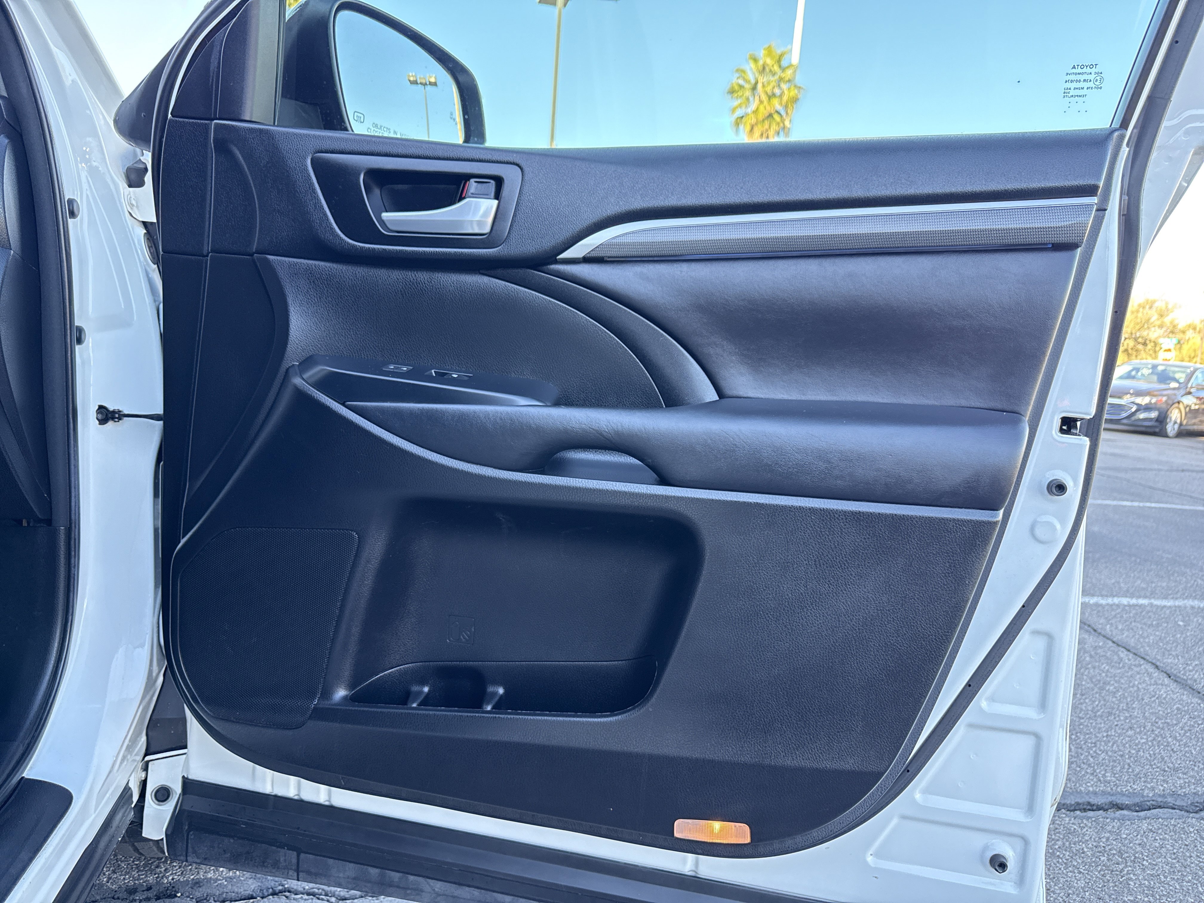 Used 2017 Toyota Highlander SE image 41