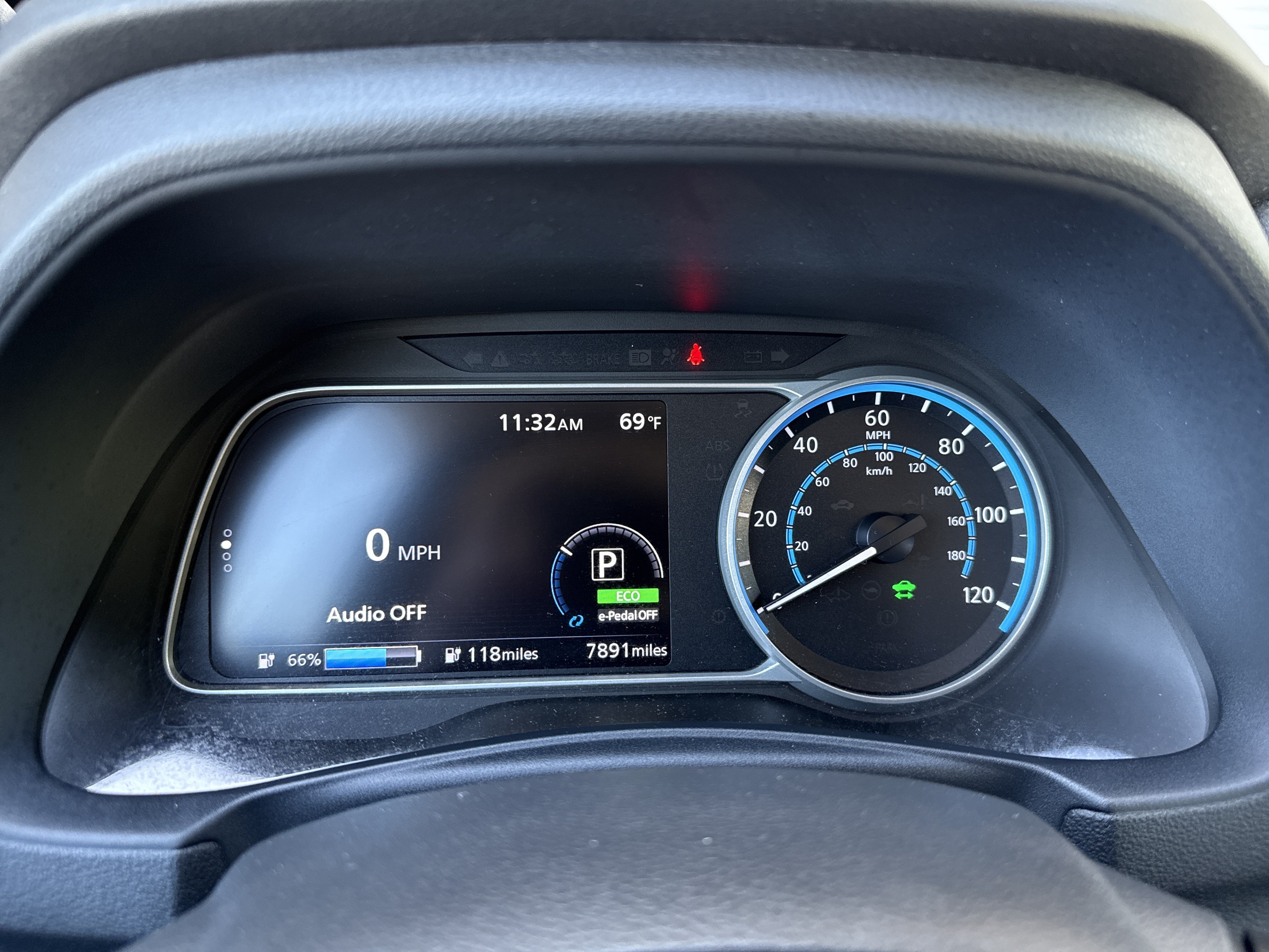 Certified 2025 Nissan Leaf S FWD image 15
