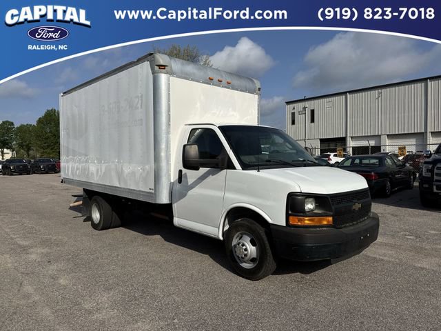 Used 2015 Chevrolet Express 3500 Extended RWD image 2