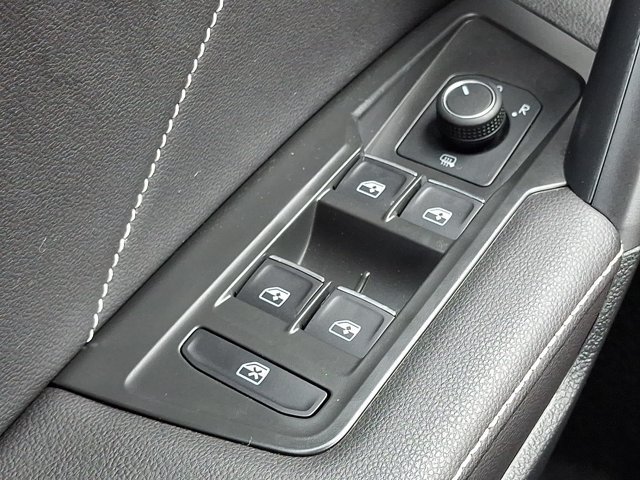 Used 2024 Volkswagen Tiguan SE FWD image 30