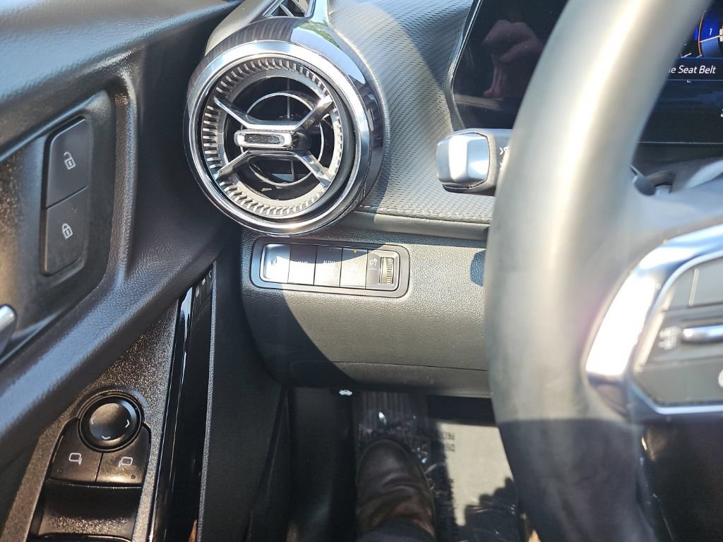 Used 2025 Chevrolet Equinox LT AWD/4WD image 16