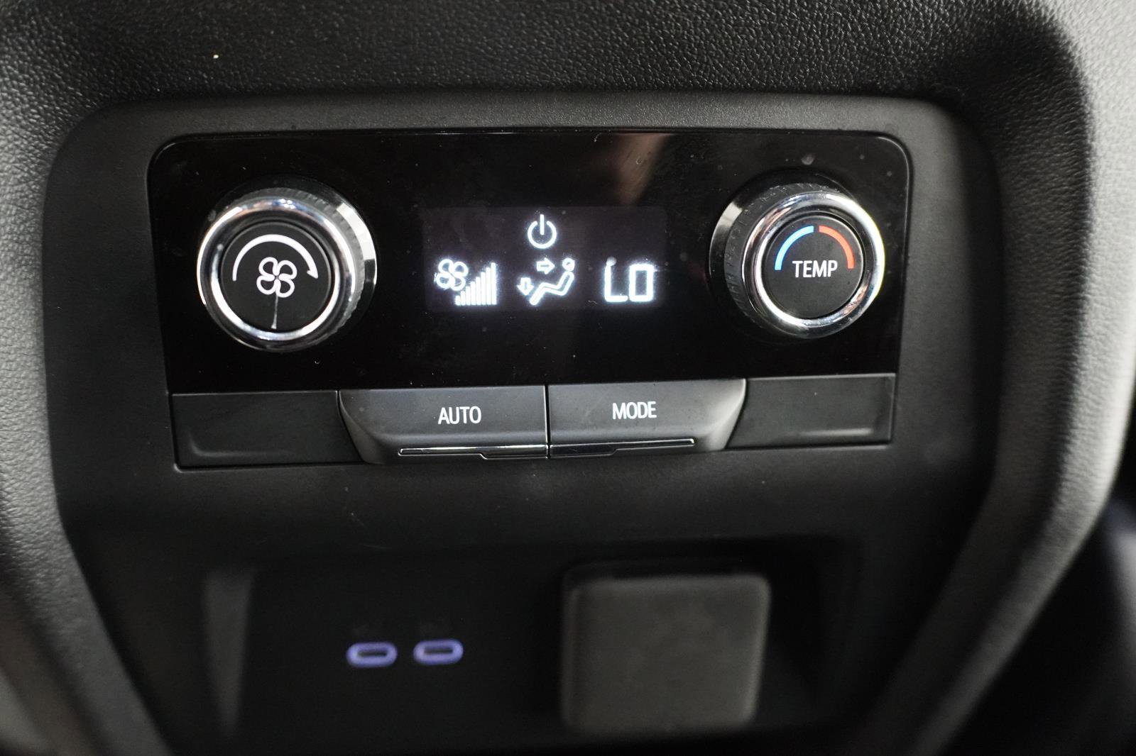 Used 2024 Chevrolet Traverse LT w/ Midnight/Sport Edition image 39