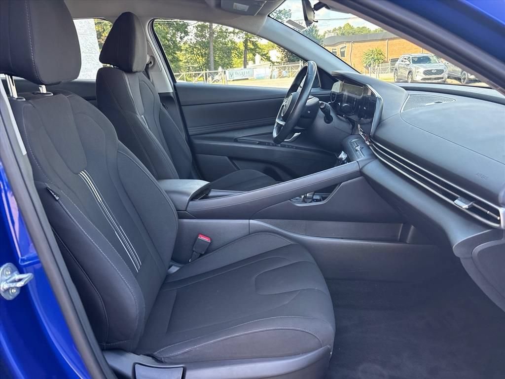 Used 2023 Hyundai Elantra SEL w/ Convenience Package FWD image 12