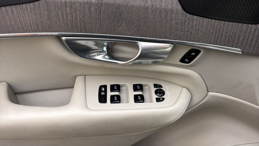 Certified 2023 Volvo XC90 T8 Plus w/ Protection Package Premier AWD/4WD image 12