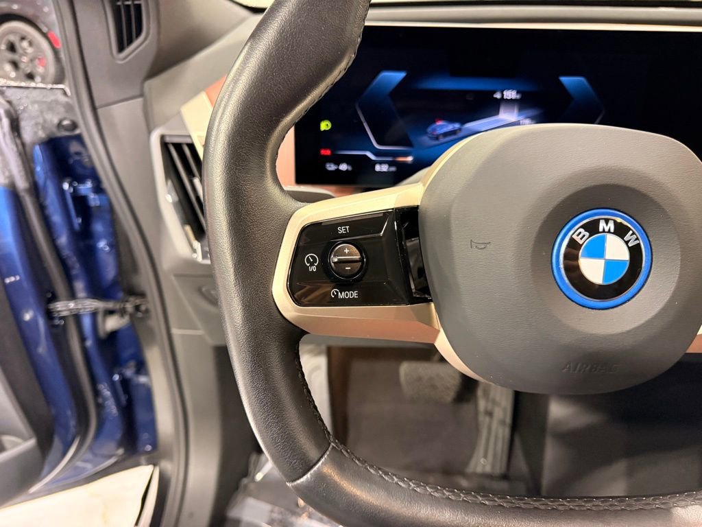 Used 2023 BMW iX xDrive50 w/ Premium Package AWD/4WD image 13