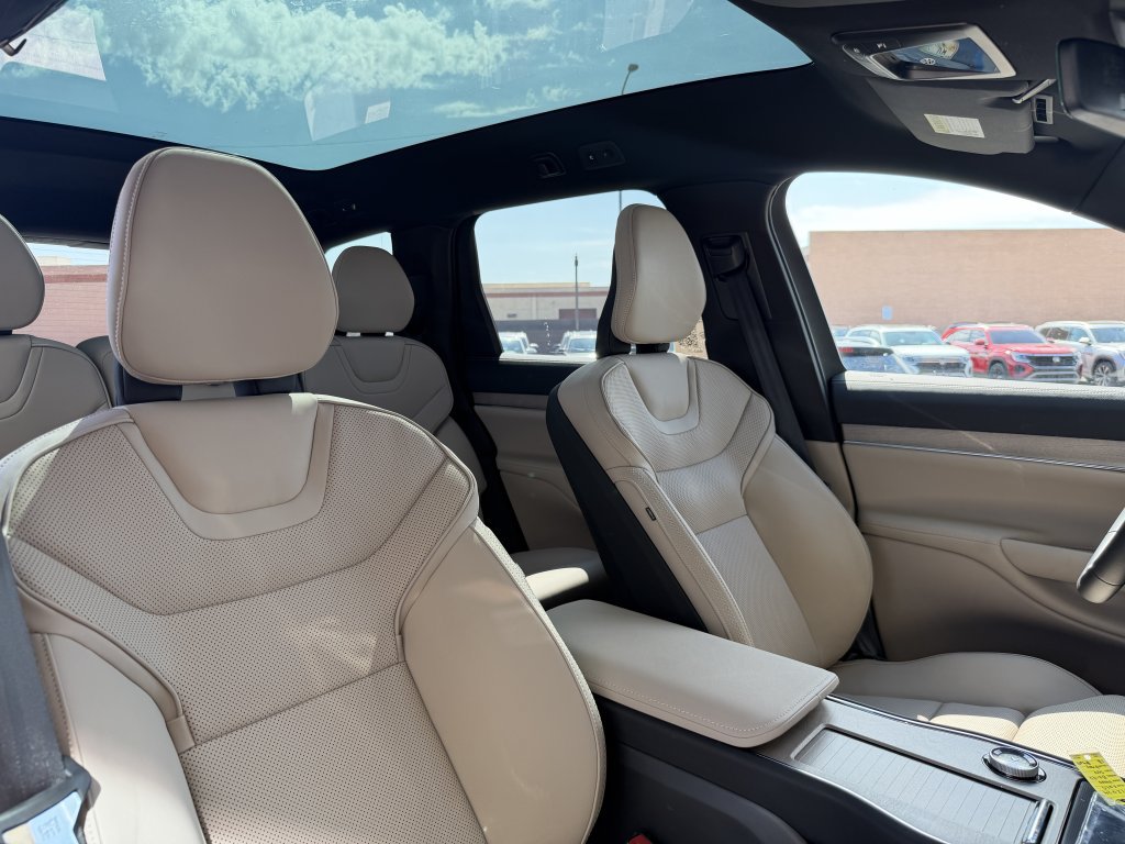 Used 2025 Volvo EX90 Ultra AWD/4WD image 39
