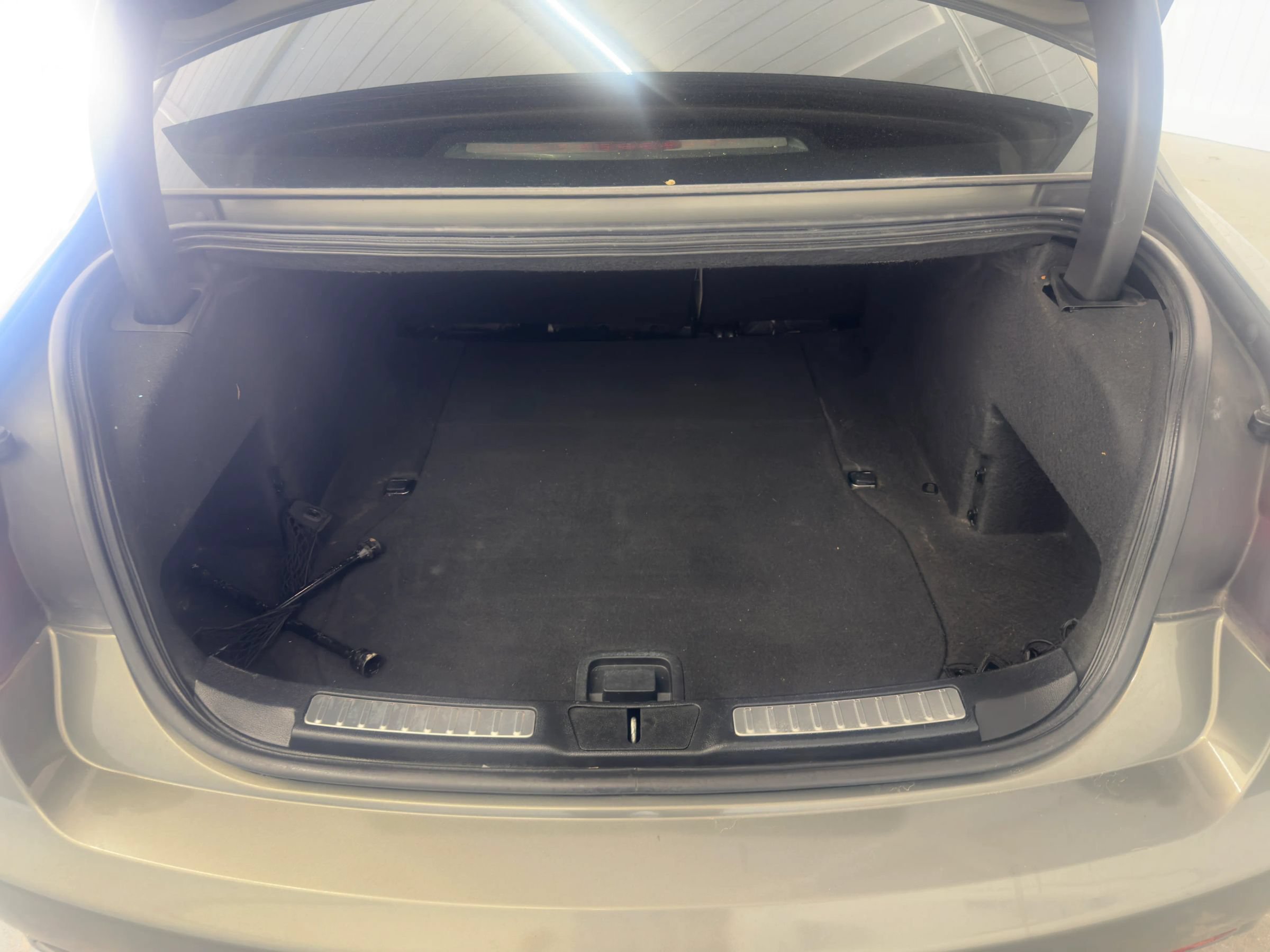 Used 2017 Lincoln Continental Select w/ Technology Package FWD image 13