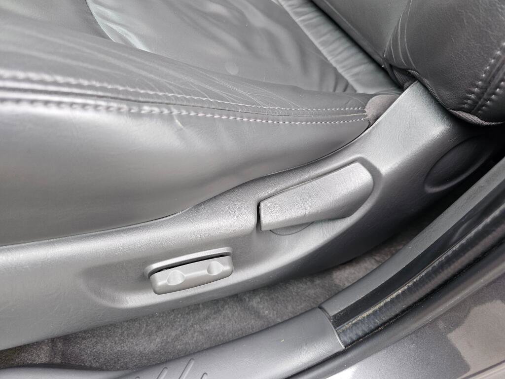 Used 2004 MAZDA Tribute ES image 23