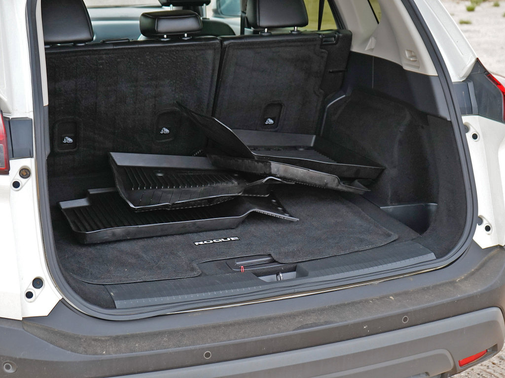 Used 2023 Nissan Rogue SV w/ SV Premium B Package image 20