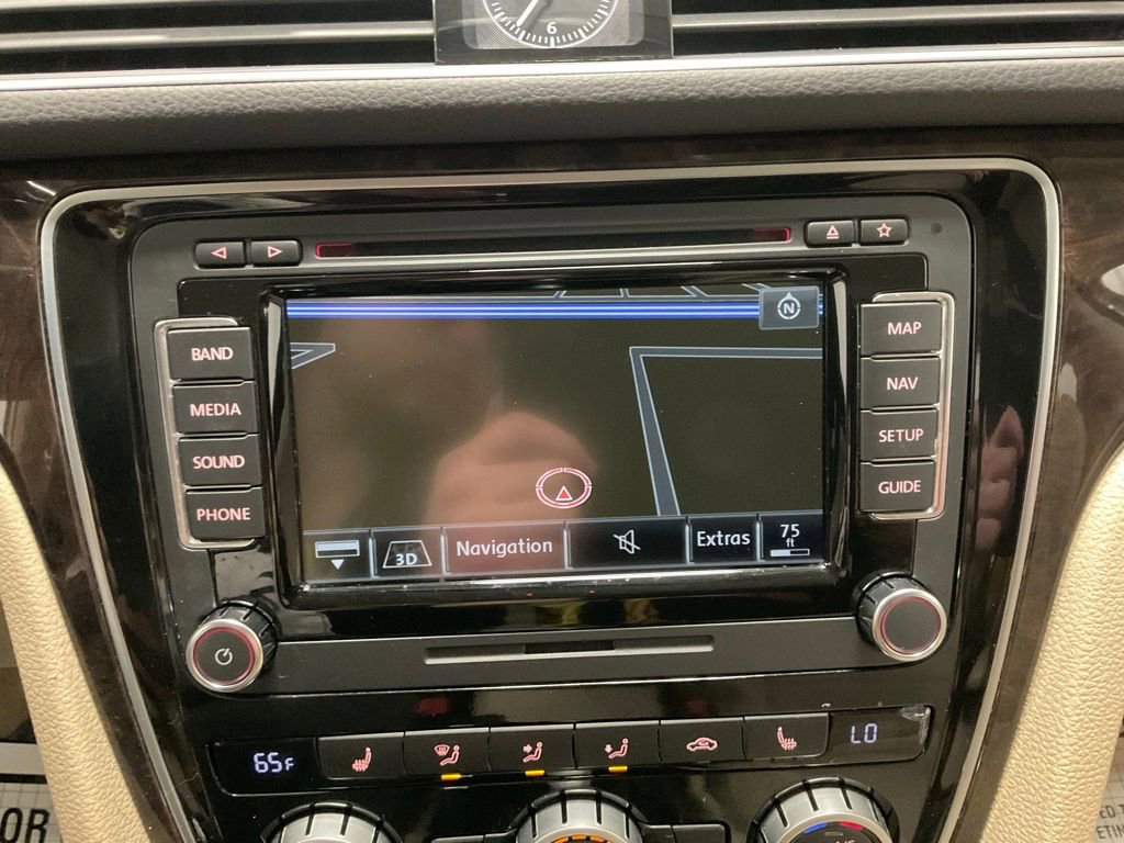 Used 2015 Volkswagen Passat TDI SEL Premium image 23