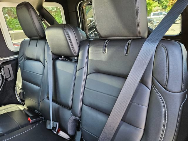 Used 2021 Jeep Wrangler Unlimited Sahara w/ Uconnect 4C Nav & Sound Group AWD/4WD image 16
