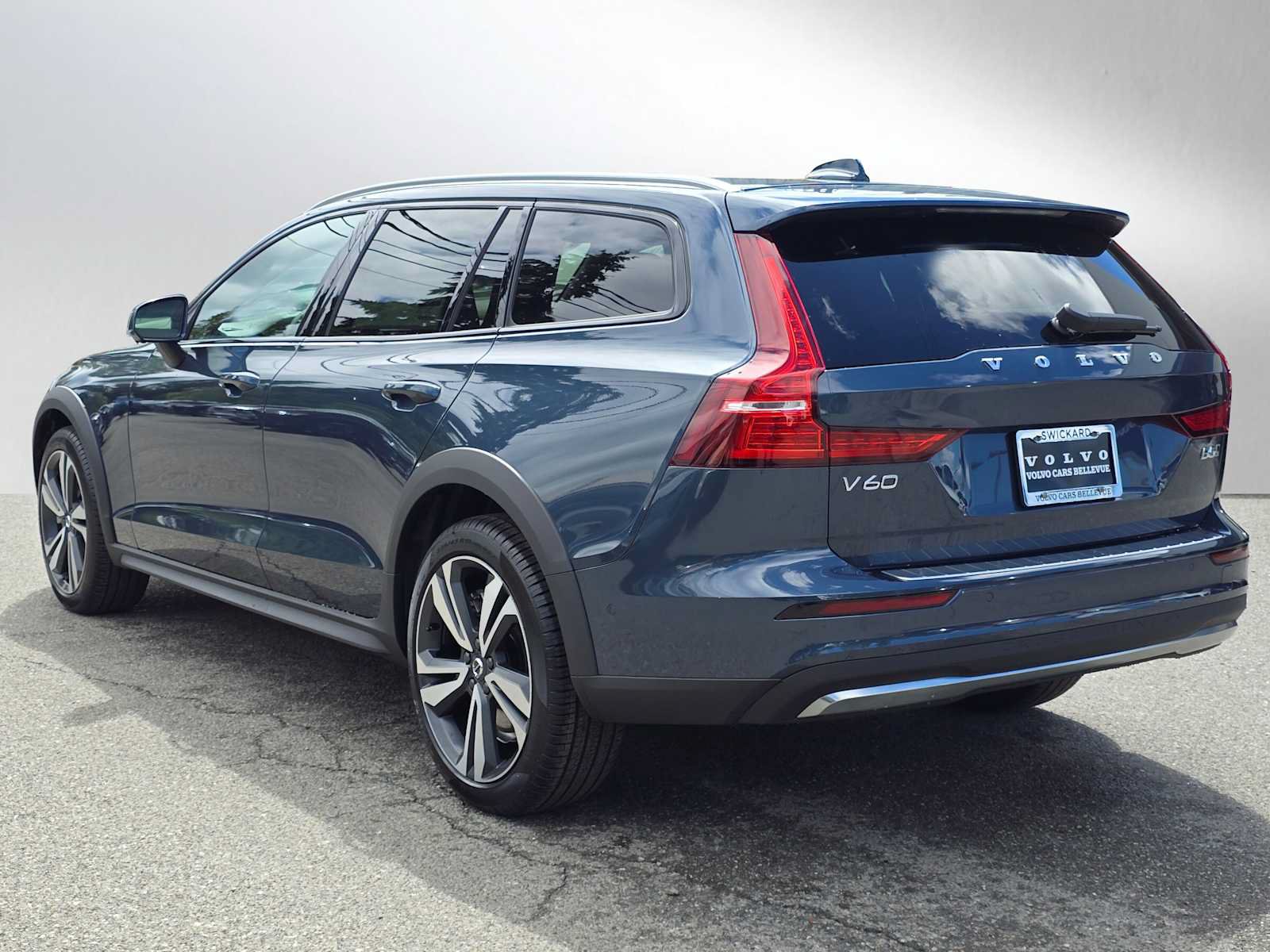 New 2026 Volvo V60 B5 Cross Country Plus w/ Protection Package Premier AWD/4WD image 5