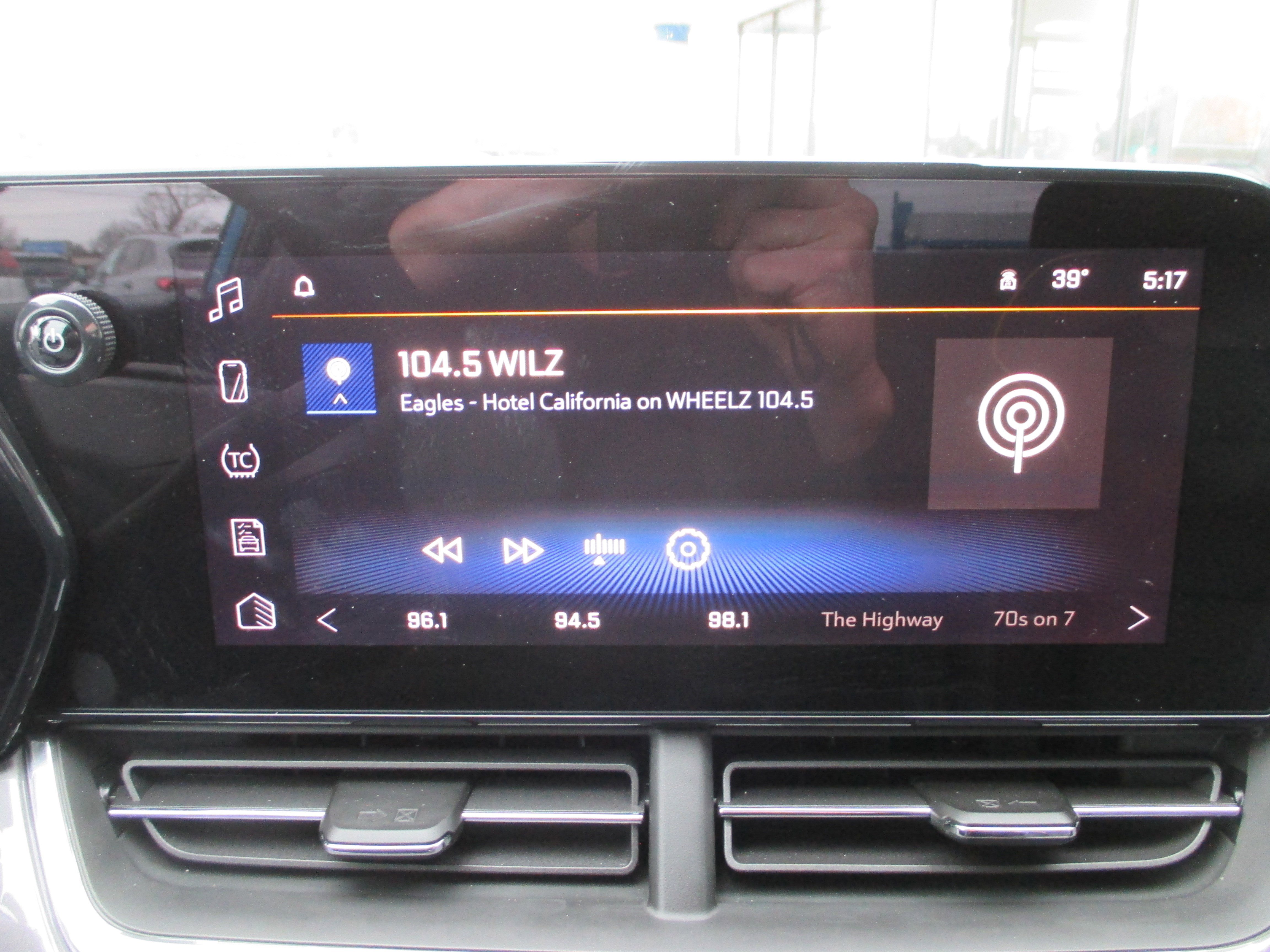 Used 2025 Chevrolet Trax ACTIV w/ Driver Confidence Package image 16