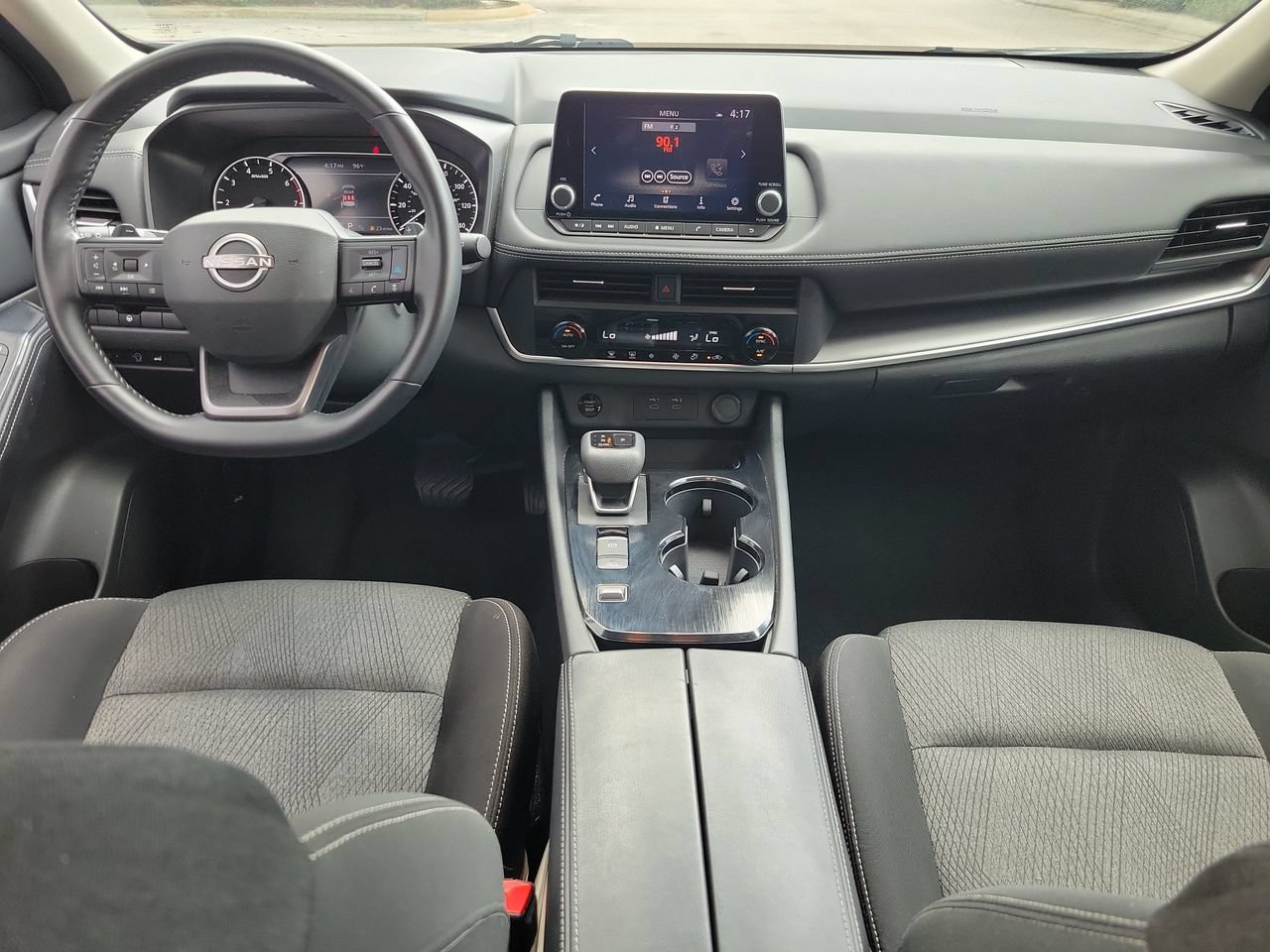 Used 2025 Nissan Rogue SV FWD image 12