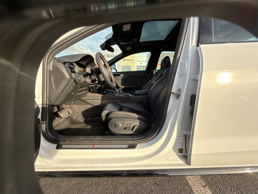 Used 2023 Audi S4 Premium Plus image 6