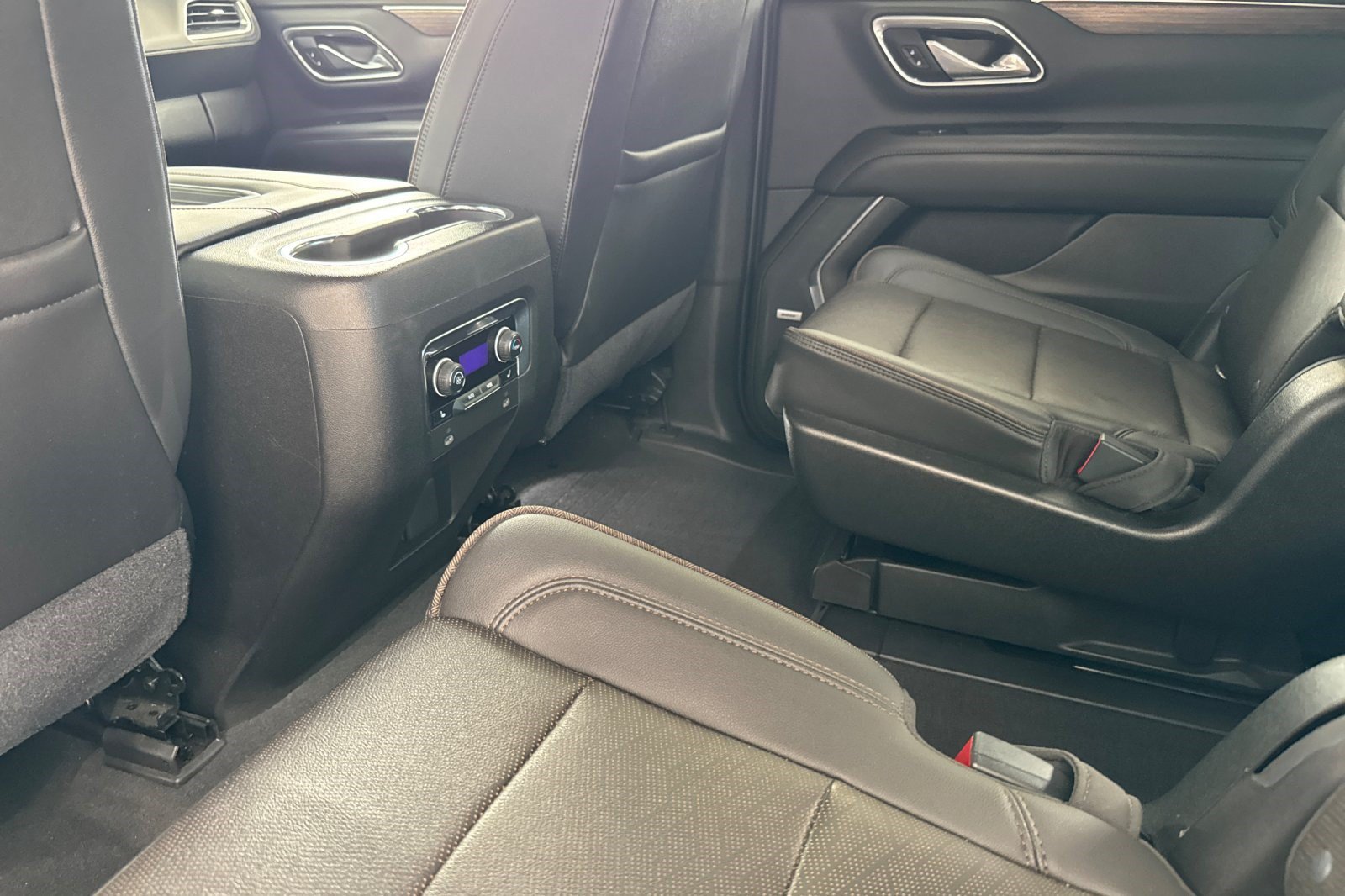 Used 2021 Chevrolet Tahoe High Country w/ Premium Package AWD/4WD image 15