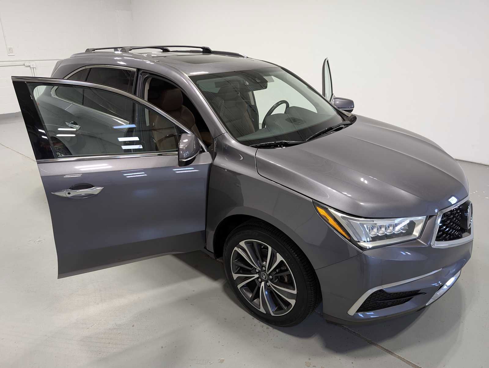 Used 2020 Acura MDX SH-AWD w/ Technology Package image 16