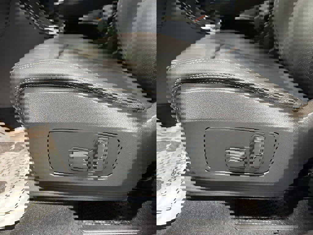 Used 2025 BMW X1 xDrive28i image 12