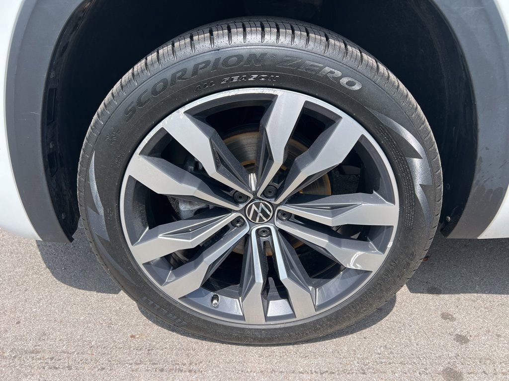 Certified 2022 Volkswagen Atlas Cross Sport SEL Premium R-Line AWD/4WD image 7