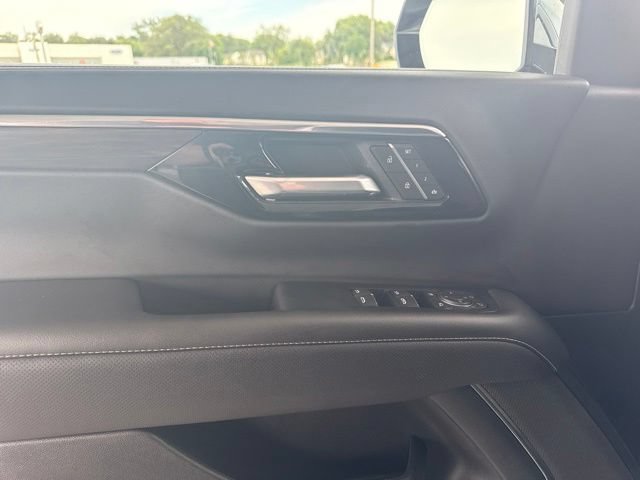 Used 2025 Chevrolet Suburban Premier AWD/4WD image 12