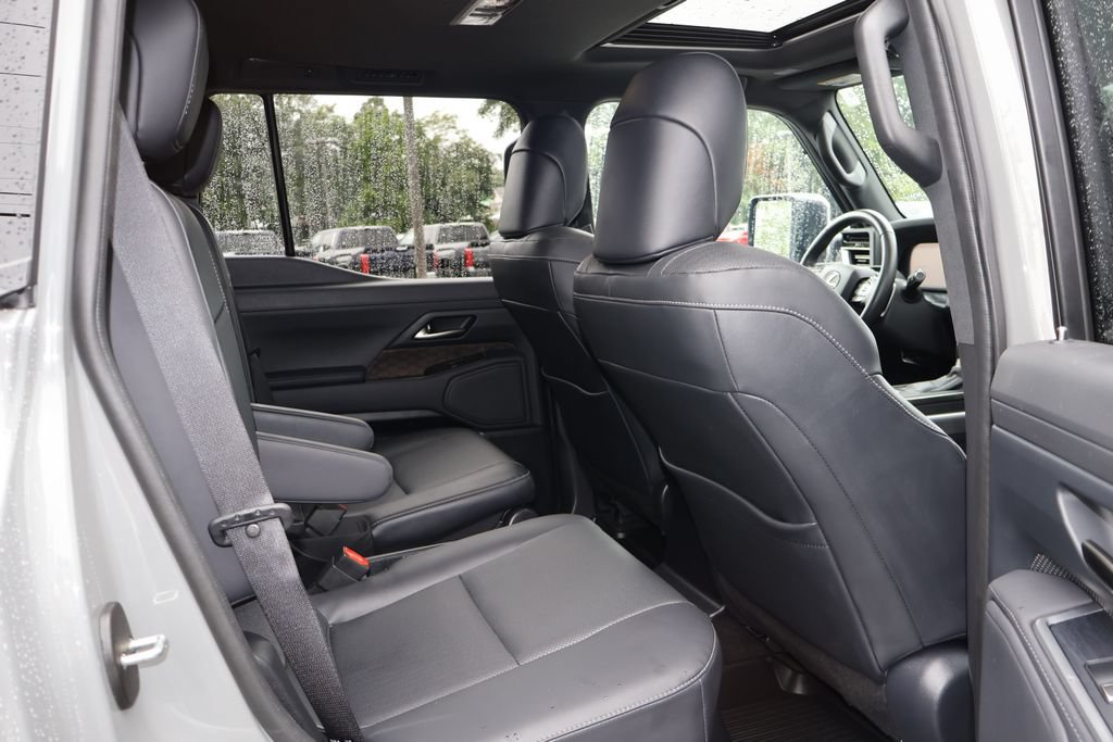 Used 2025 Lexus GX 550 w/ Accessory Package (2T) AWD/4WD image 20