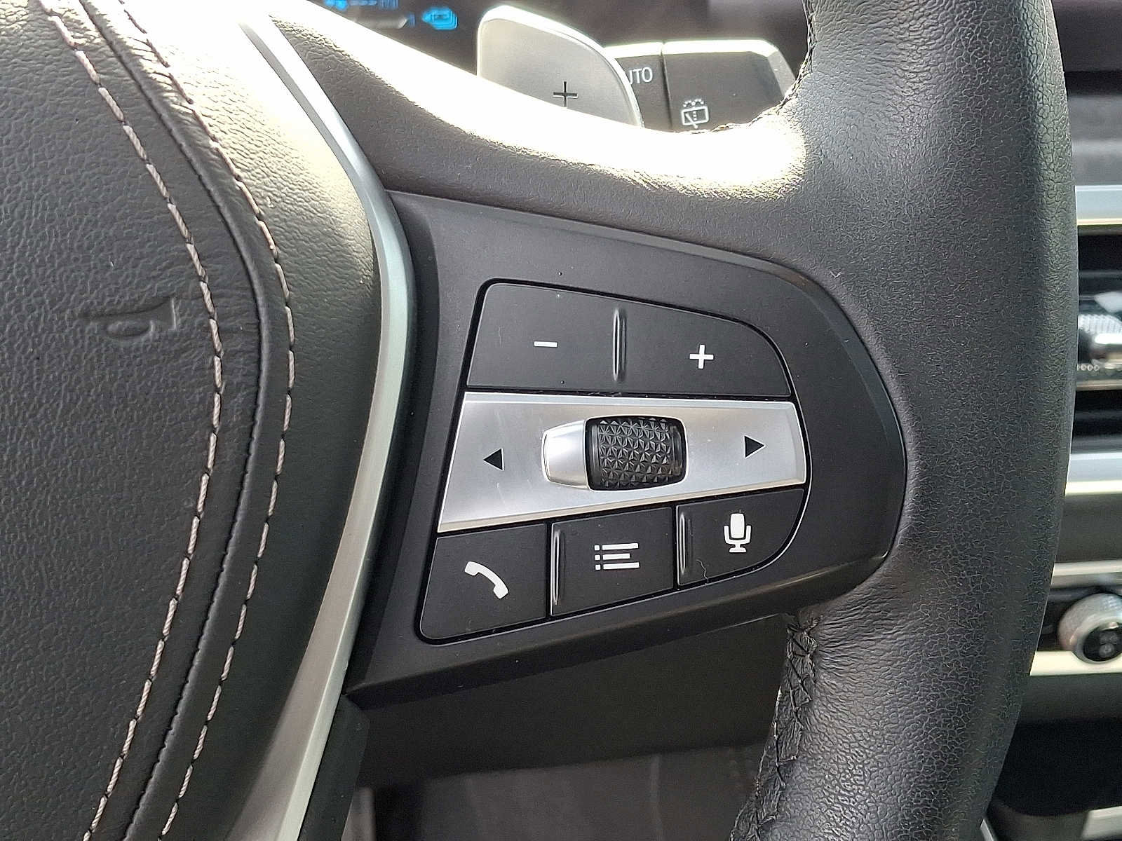 Used 2025 BMW X5 xDrive50e w/ Premium Package image 23